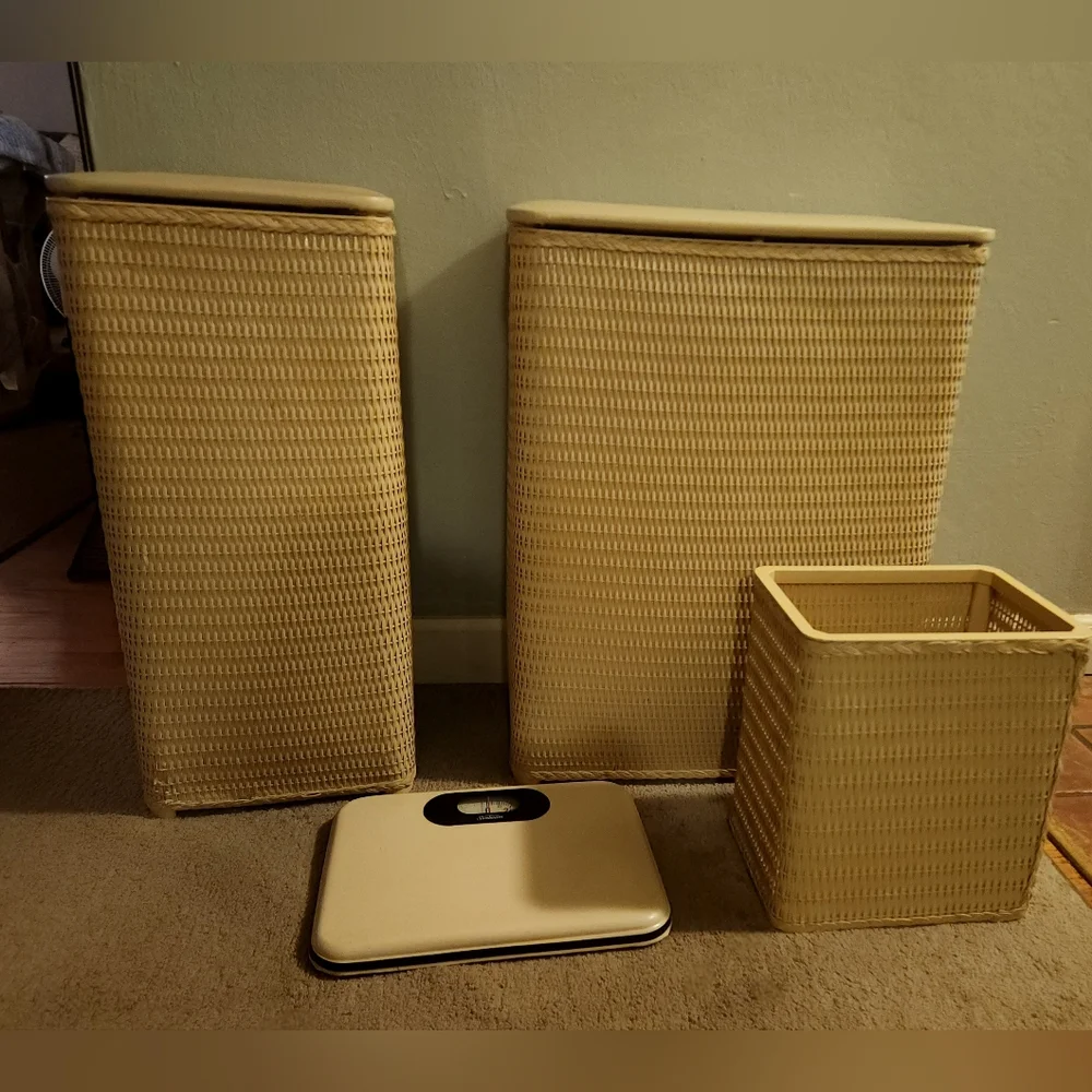 Vintage 1970s Ivory White Woven Wicker Storage Hamper